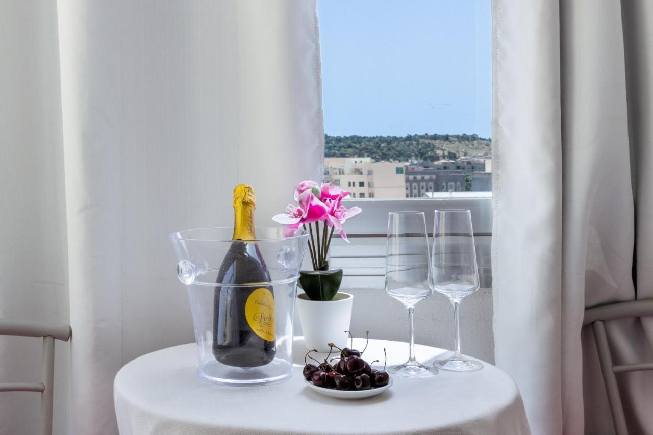 Bed And Breakfast Del Fiore 칼리아리 외부 사진