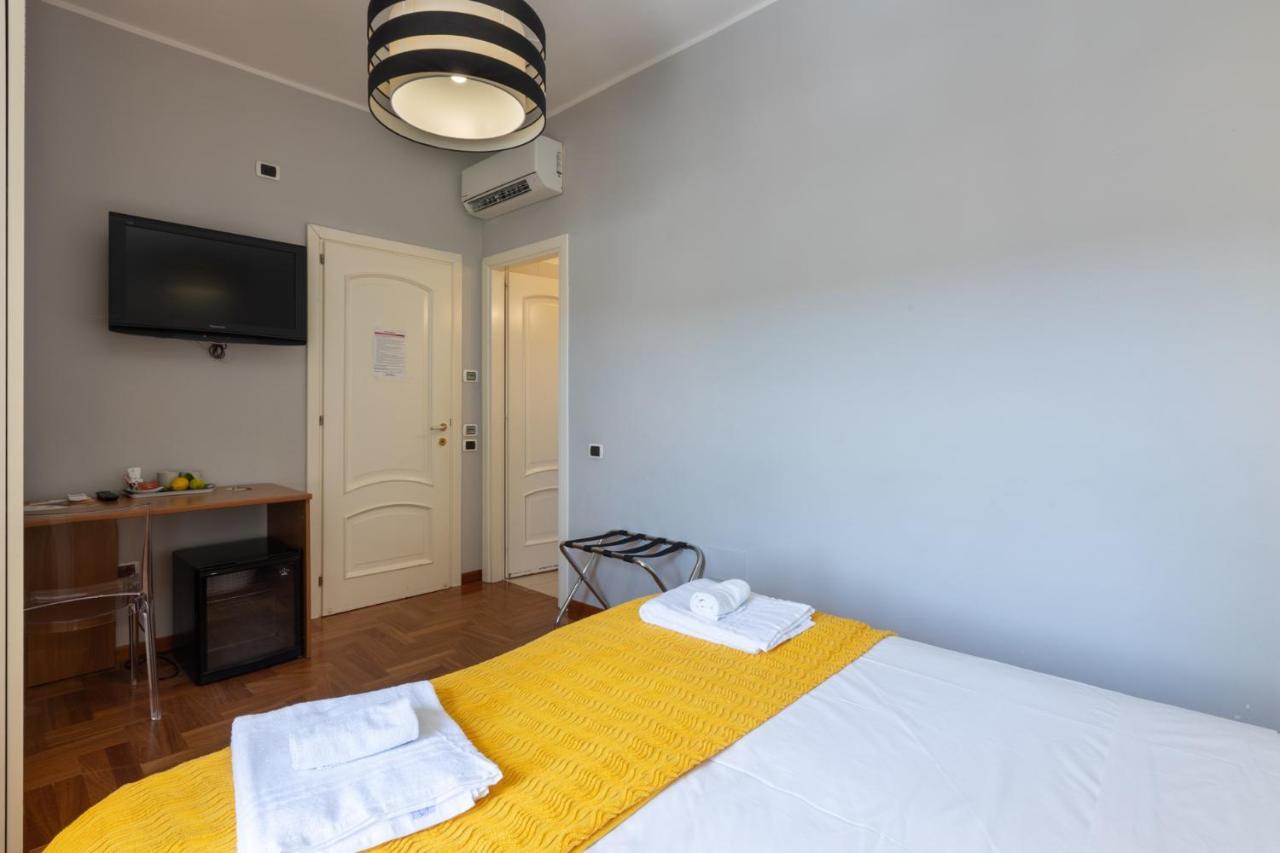 Bed And Breakfast Del Fiore 칼리아리 외부 사진
