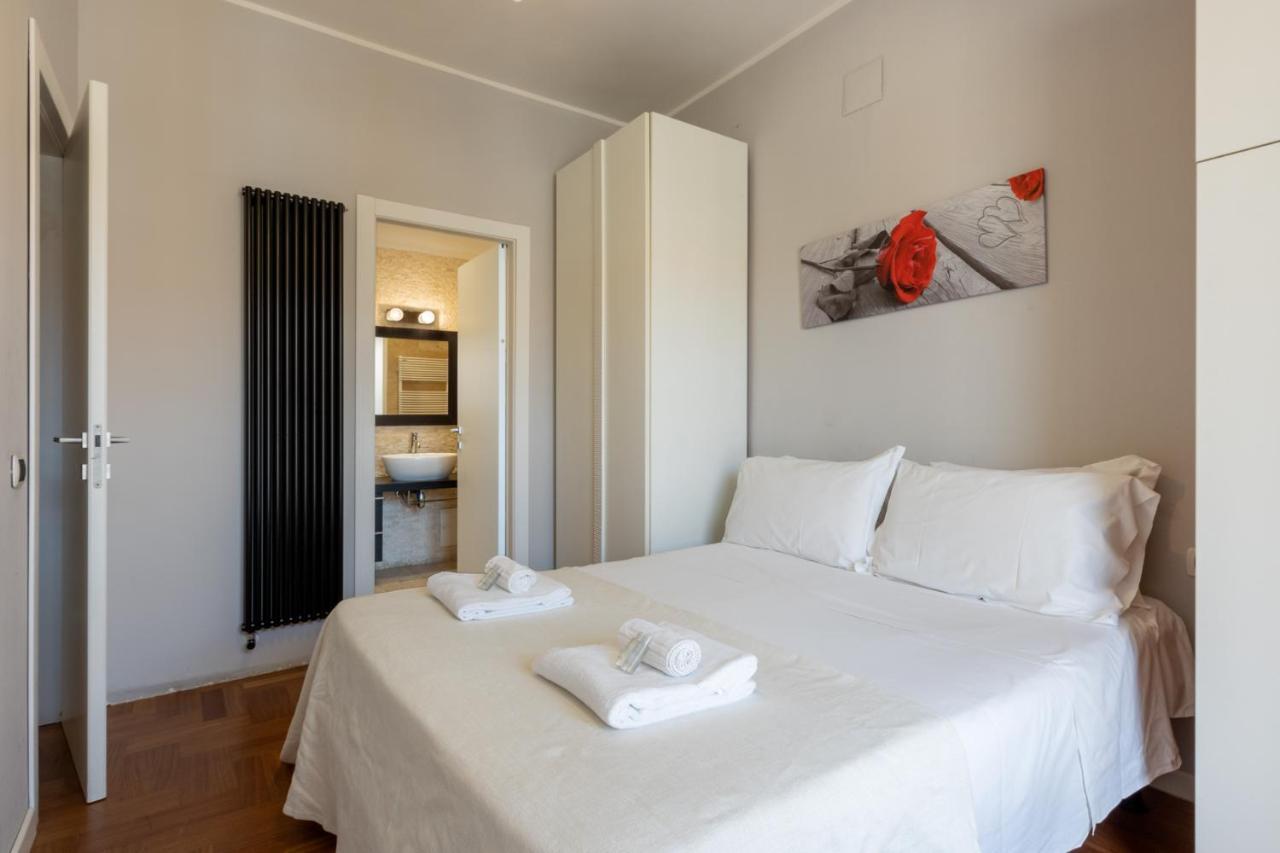 Bed And Breakfast Del Fiore 칼리아리 외부 사진